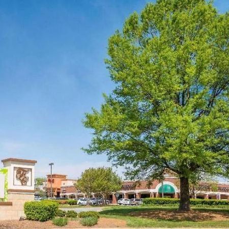 Clarion Pointe - Greensboro Coliseum Area Ngoại thất bức ảnh