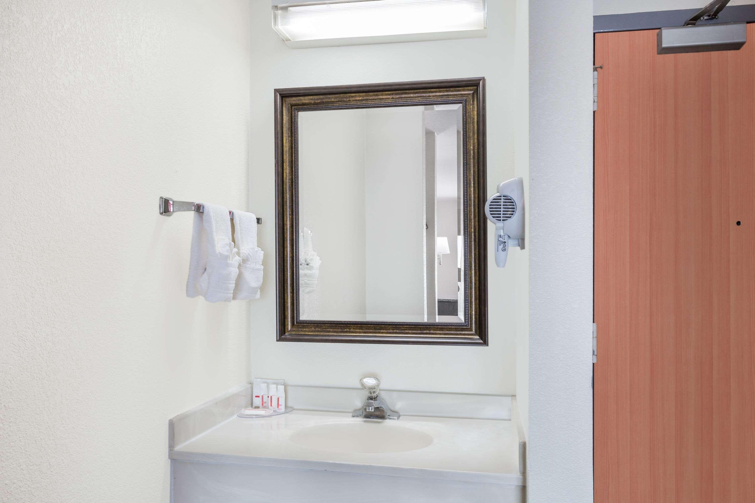 Clarion Pointe - Greensboro Coliseum Area Ngoại thất bức ảnh