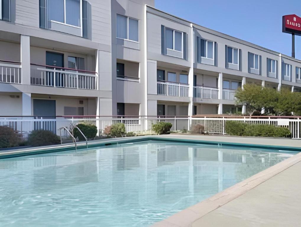 Clarion Pointe - Greensboro Coliseum Area Ngoại thất bức ảnh