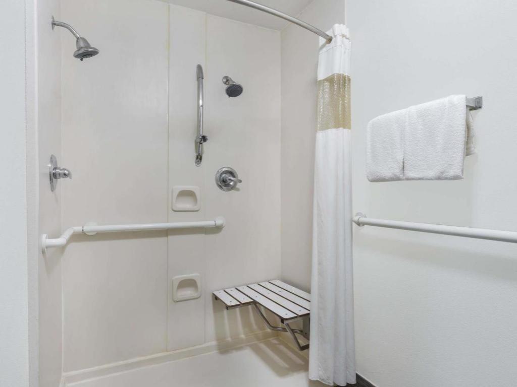 Clarion Pointe - Greensboro Coliseum Area Ngoại thất bức ảnh